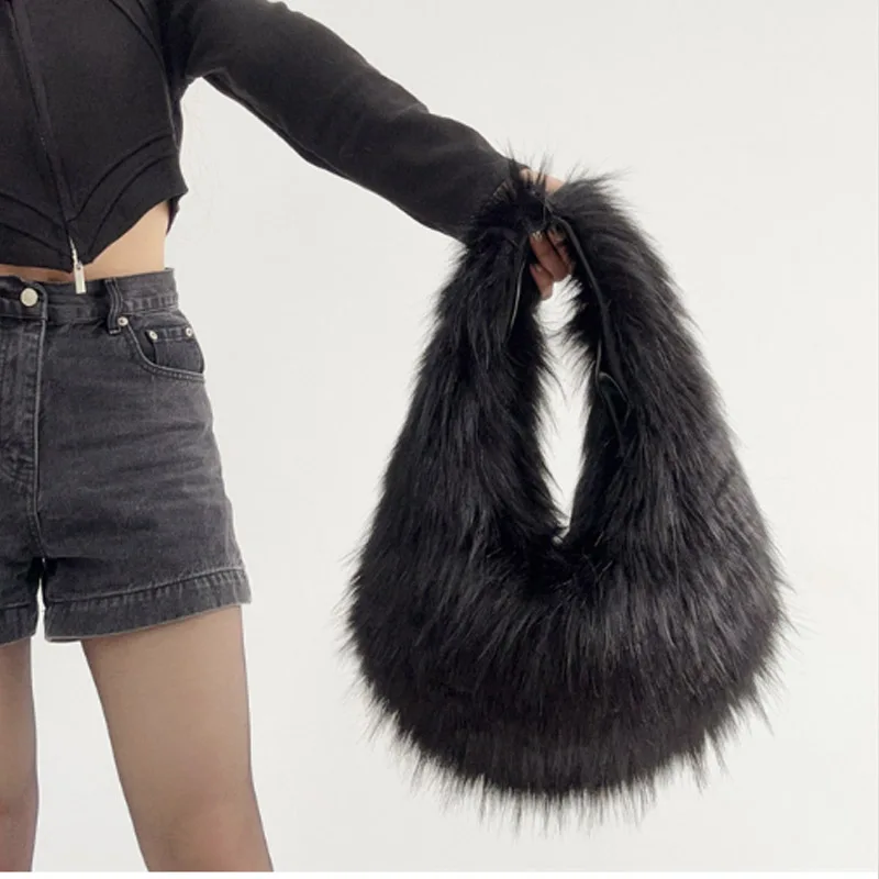 New Designer Fluffy Plush Shoulder Bag Warm Faux Mongolian Fur Handbags for Women Brands Large Hobo Shopper Heart Shaped Purses