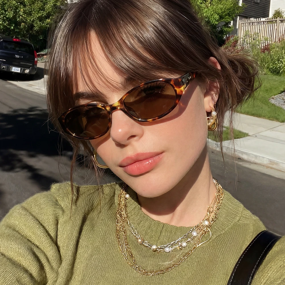 

Retro Small Oval Cat Eye Sunglasses Women Y2K Narrow Frame UV400 Trendy Fashion Black Sunnies for Beach Travel Street Party