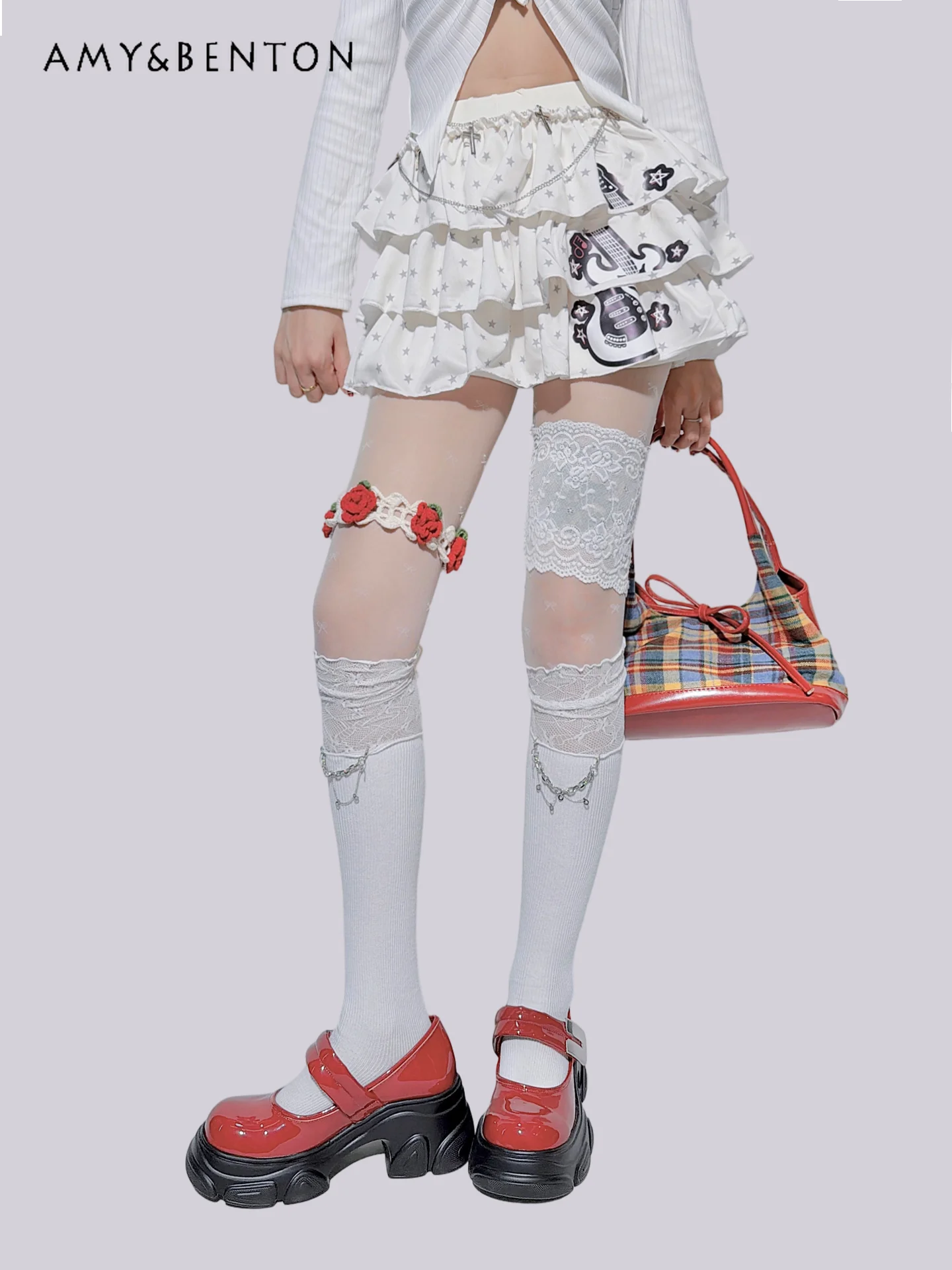 

Летняя женская футболка с капюшоном и длинным рукавом в американском панк-стиле 2026 года, с принтом белой звезды и гитары, и мультяшным медведем, с короткой юбкой-тюбетеукой