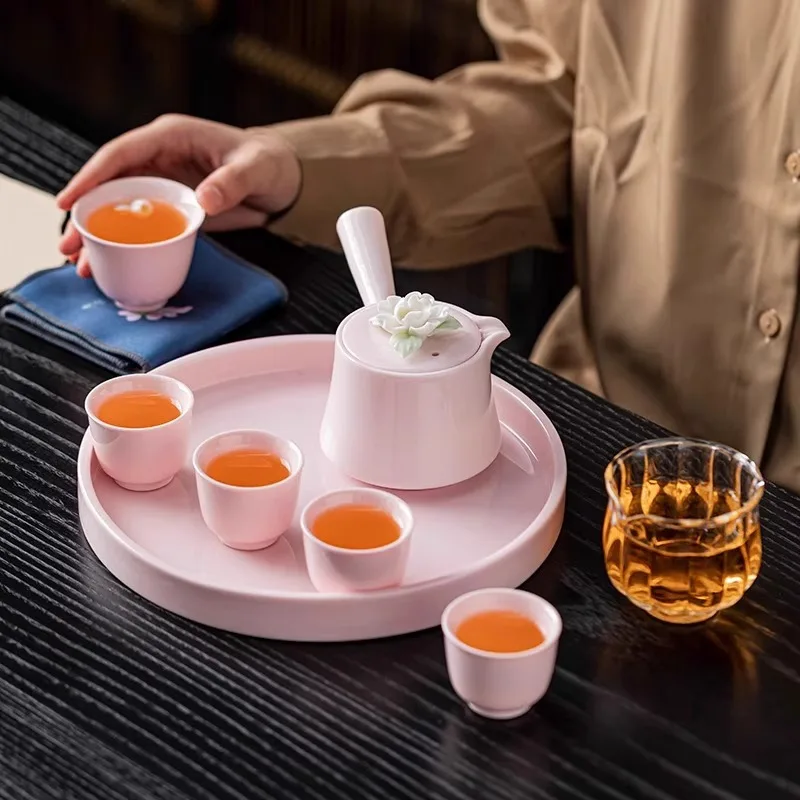Roze met de hand geperst bloemenreistheeservies, draagbare keramische theepotbeker, luxe geschenkdoos voor het zetten van buiten