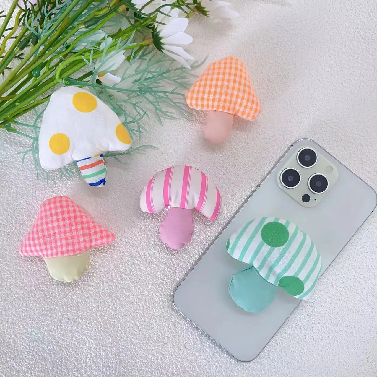 

New Korean Version Three-dimensional Cotton-filled Girl Heart Mushroom Airbag Telescopic Phone Decorative Stand Bracket Holder