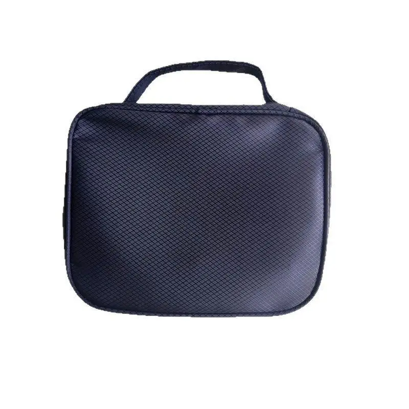 Tragbarer Schmuck-Organizer mit abnehmbaren Klarsichttaschen, ideal für Reisen, zur Aufbewahrung von Halsketten, Ohrringen und Armbändern. – Detail 4