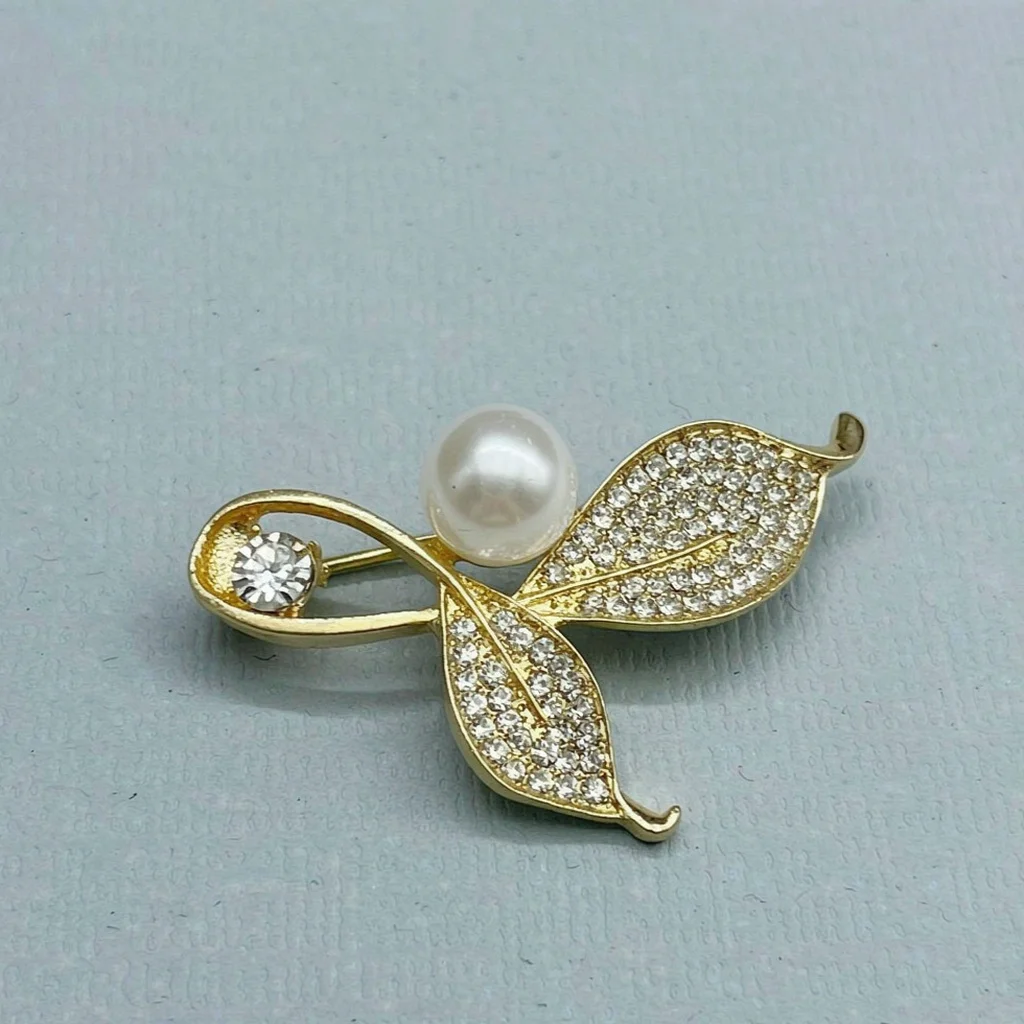 2026 Shoe embellishments, badges, lapel pins, high aesthetic appeal, ins-style decorative buckles, hidden buckles, bow tie accessories, metal lapel pins, shoe surface metal badges, anti-exposure accessories, couple's light luxury waterproof clothing buckles, suit lapel pins, metal buckles, decorative pins, women's suit pins, bag accessories