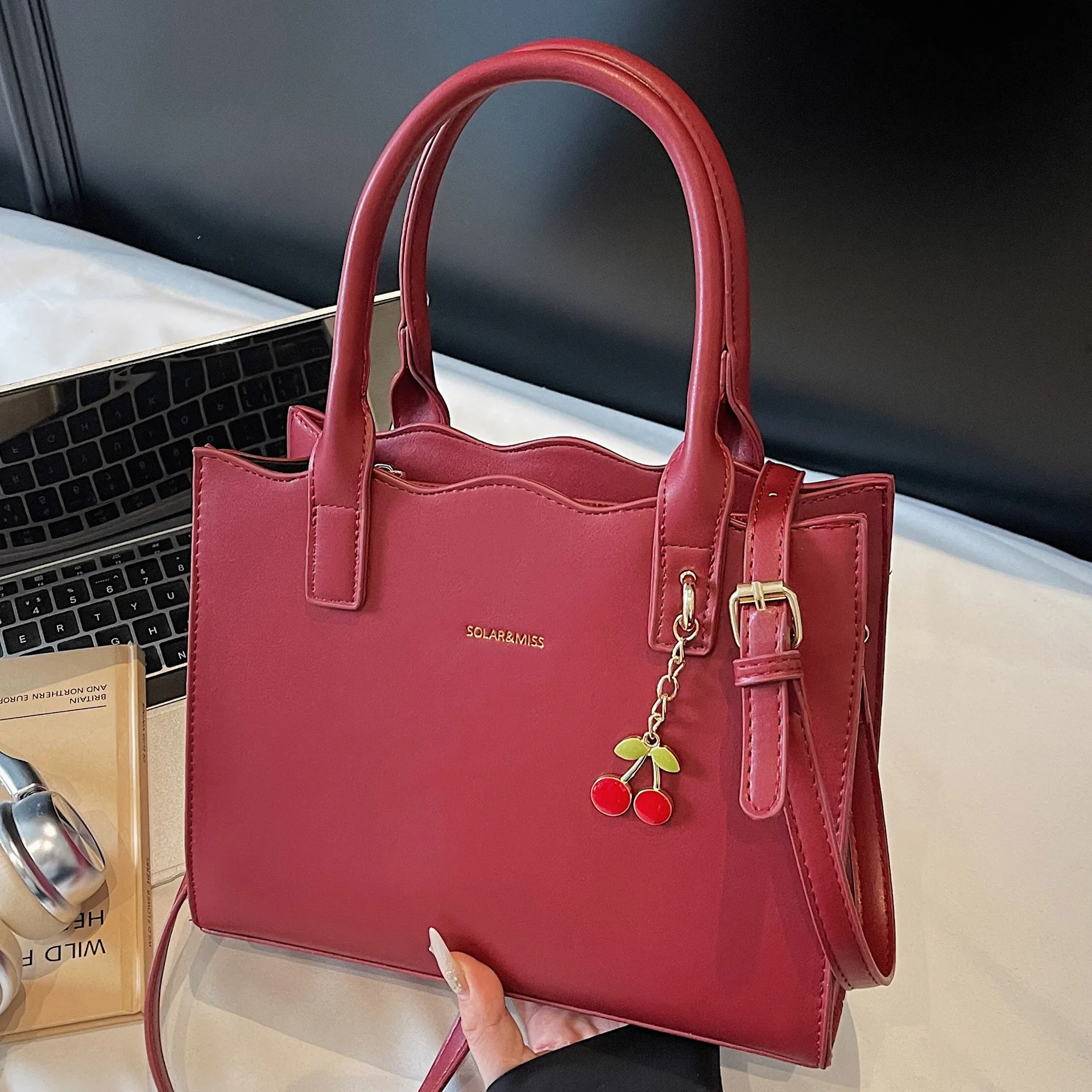 

2025 New! European & American Retro Trend Tote Bag - Fashion Versatile High-end Large Capacity Portable Women's Bag