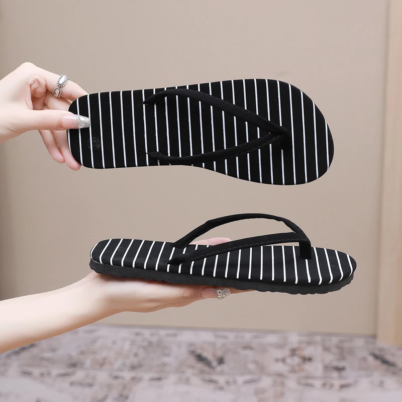 Women Flip Flop 2025 Summer Bathroom Slippers Outdoor Beach Shoes Light Sandals Slides Ladies Shoes for Women Pantuflas Mujer