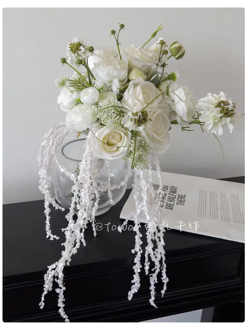 French white simulated flower bouquet bridal wedding bouquet photo studio photography certificate photo fake flower
