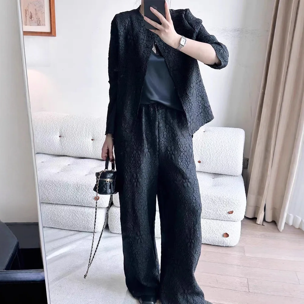 

Miyake Pleated Embroidery Set Autumn Loose, Simple, Atmospheric Commuting Temperament Niche High-end Shirt Pants Two-piece Set