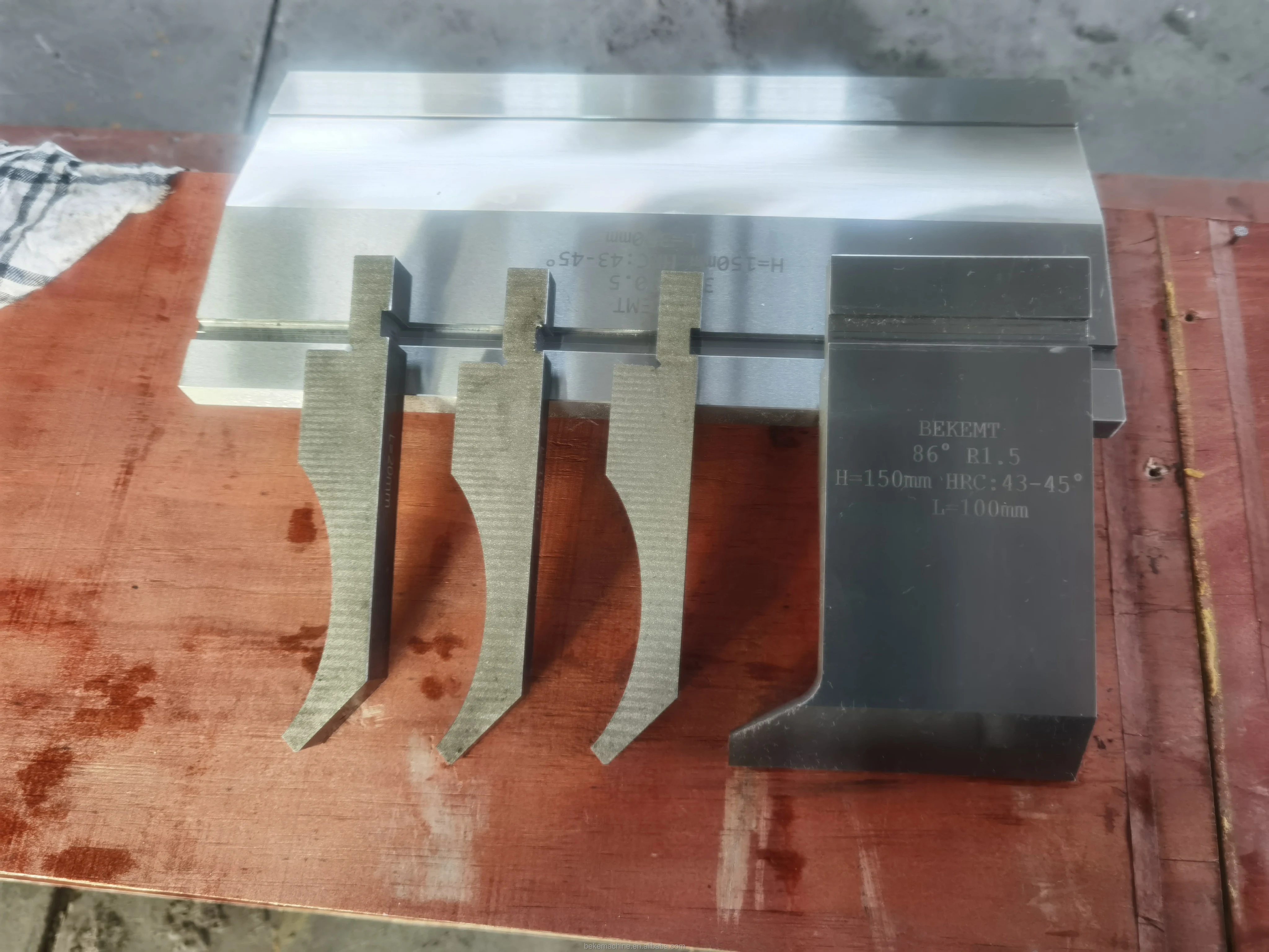 Pelat Logam 90 Derajat Hemming Bending Die CNC Press Brake Tooling Bending Die