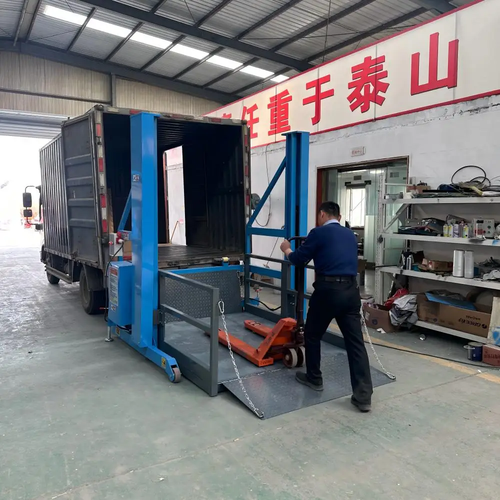 Portable Mobile Terminal Lifting Platform for Container Hydraulic Unloading 2T Load Capacity, 1700mm Lifting Height.