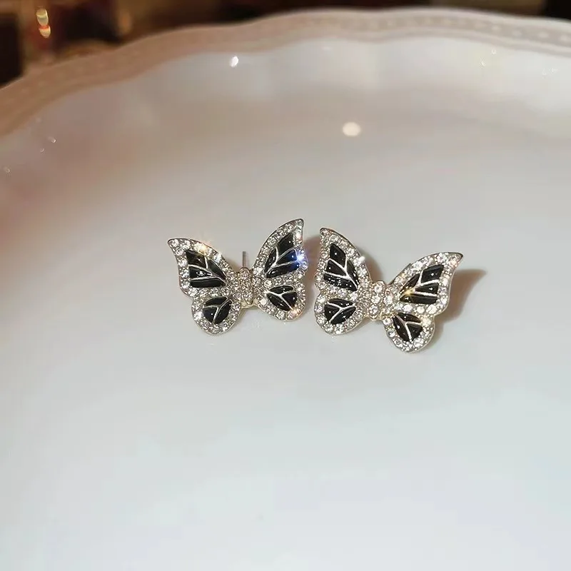 أقراط على شكل فراشة سوداء مرصعة بالألماس صغيرة كورية من الفضة S925، أقراط جديدة بسيطة وأنيقة ذات تصميم متخصص #2