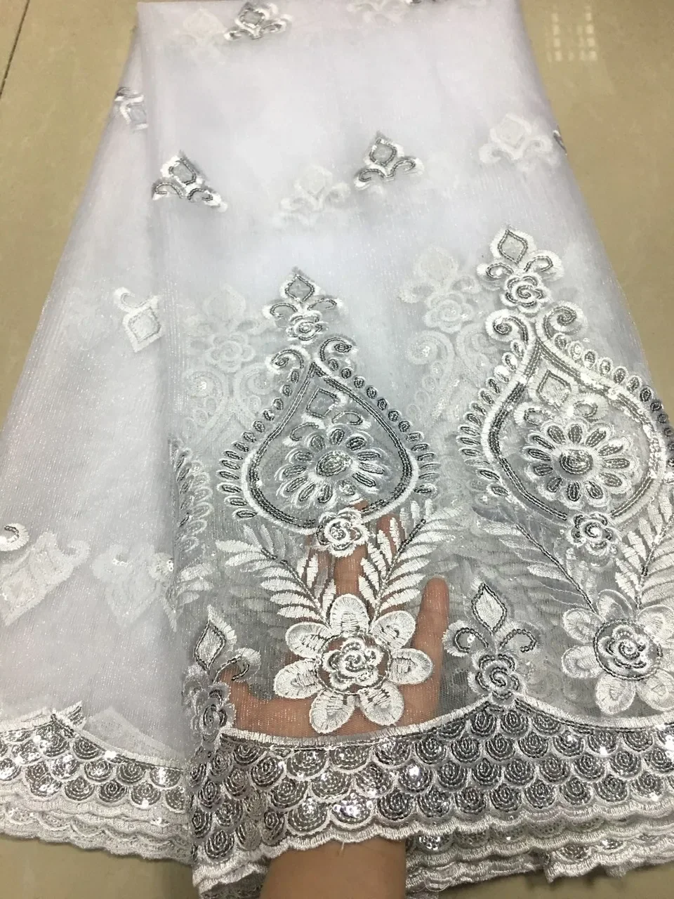 2024 Latest Gold French Nigerian Lace Fabric High Quality Sequins Tulle African Lace Fabric Cheap Wedding Party Mesh Lace LYX01G