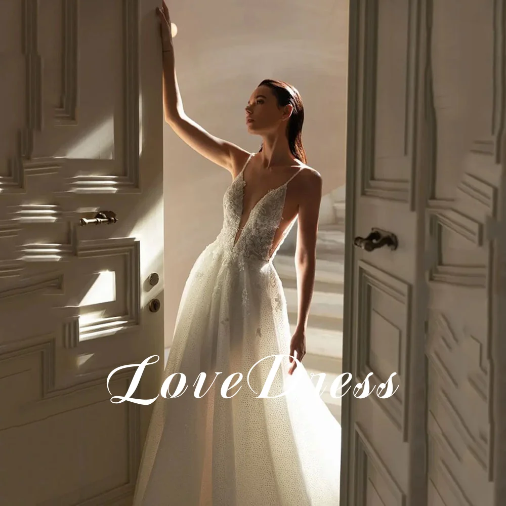 Sexy Deep V-Neck Wedding Dress Spaghetti Straps A-Line Lace Appliques Boho Sleeveless Bride Gown Court Train Vestido de noiva