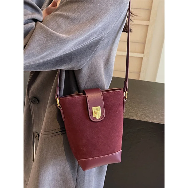 Velvet Splicing PU Retro Fashion Bucket Bag For Women New Trendy Single Shoulder Bag Solid Color Vintage Crossbody Bucket Bag