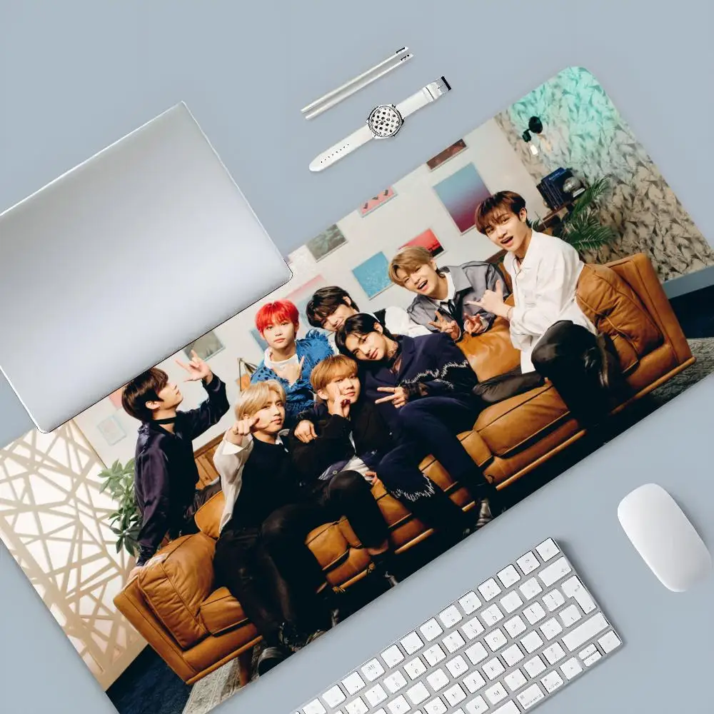 Gruppo Stray Kids Kpop Mouse Pad Cartoon Lockedge Large Gaming Pad Computer Gamer Keyboard Mat Desk Mousepad per PC Desk Pad