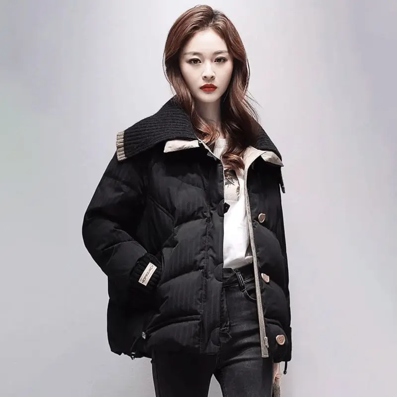 Coreano Imbottiture giacca imbottita da donna 2025 nuovo inverno Parka allentato colletto in maglia splicing corto spesso caldo cappotto di cotone Marea femminile T611