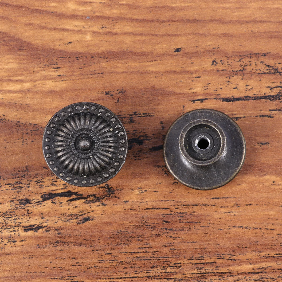 

4Pcs Classical Round Bronze Knobs Beautiful Patterns Decorative Hardware for Furniture Doors Bedrooms Bronze Cabinet Knob