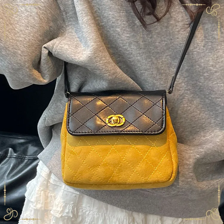 

A small square bag with a niche design, simple elegance. The 2025 new women's commuting diamond - patterned crossbody bag