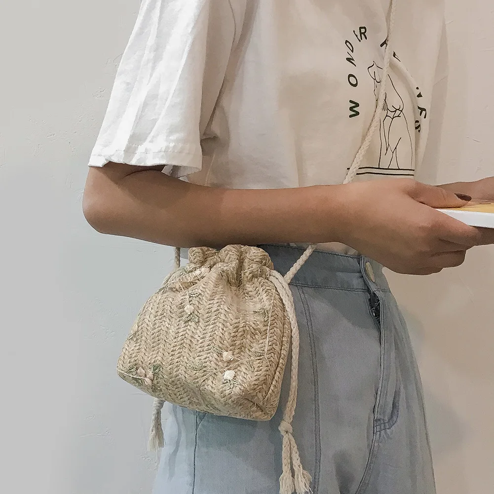 Summer Woven Drawstring Bag 2024 Ladies Straw Weaving Small Crossbody Bag Lace Flower Embroidery Satchel Women Beach Sling Purse