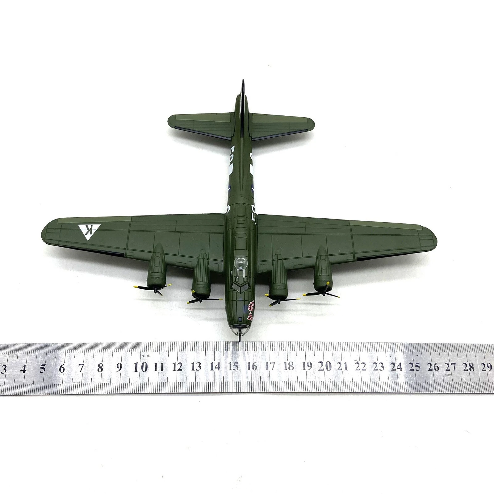 1/144 مقياس B-17 منفذها الحرب العالمية الثانية الكلاسيكية B17 منفذها نموذج طائرة عالية محاكاة سبيكة نماذج طائرة لعبة تذكارية عرض ثابت