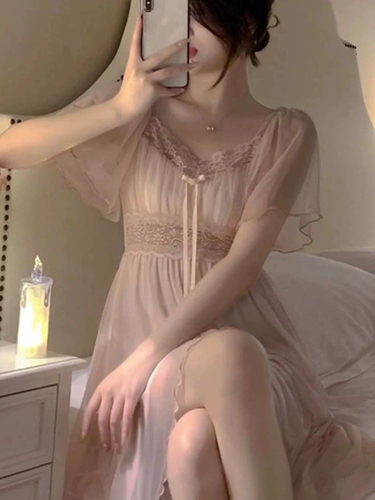 قميص نوم نسائي صيفي مثير جديد 2025 بتصميم راقٍ مزين بالدانتيل وحمالات رفيعة، ملابس منزلية أنيقة