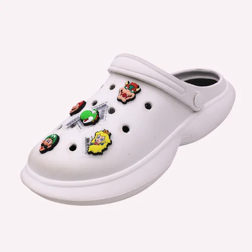 Imagen 2 del producto 1 Uds. MINISO lindos dijes de zapatos de Mario para sandalias deslizantes decoraciones de zapatos de PVC accesorios de zuecos para regalo de recuerdo de cumpleaños de Navidad