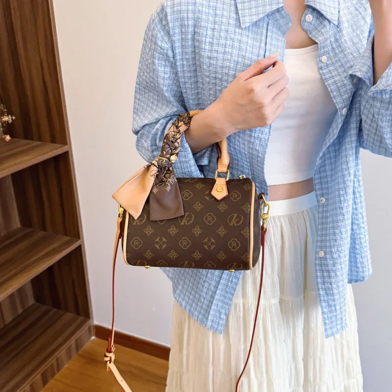 

2025 Women's New Vintage Minimalist Pillow Shoulder Bag - Puff Quilted Textured Handle Crossbody Bag for Multi-Occasion Gift