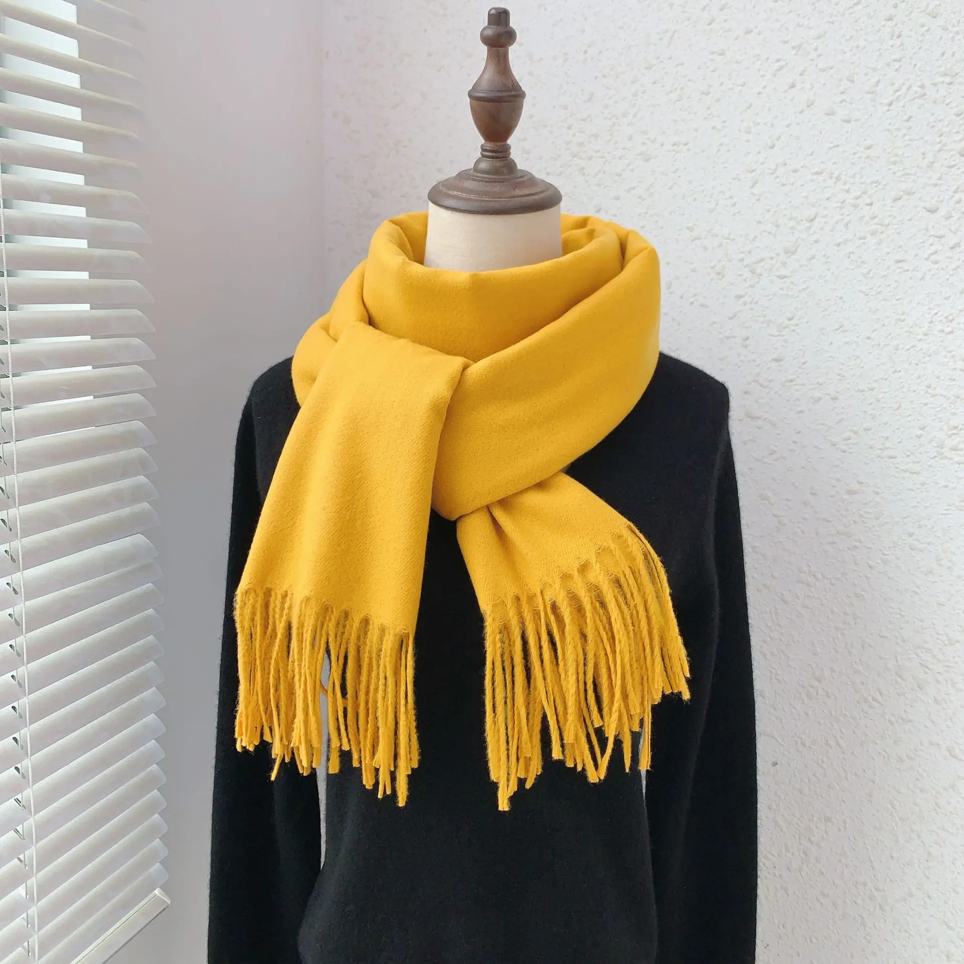 مجموعة هدايا شتوية مريحة - قفازات تعمل باللمس ووشاح من الكشمير المقلد، مجموعة دافئة للجنسين له #5