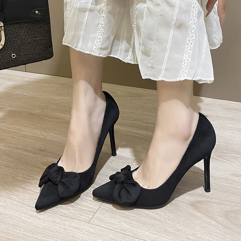 

Элегантные туфли-лодочки с острым носком и бантом, на тонком высоком каблуке (шпильке) 6, 8, 10 см, весна 2026, модель для вечеринок и торжественных мероприятий