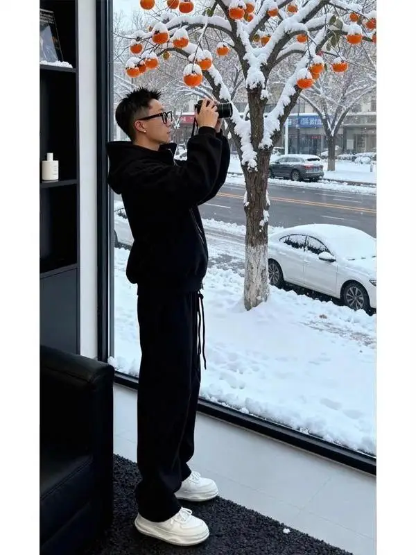 

Утепленный зимний комплект из флиса: мужской костюм-двойка с капюшоном, свободными прямыми спортивными брюками и рукавами «летучая мышь»