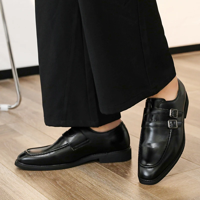 العلامة التجارية مشبك مزدوج تصميم أنيق جلدية عارضة أحذية الراحة جودة الأعمال حزب تاريخ الأحذية الجلدية المنخفضة قطع الرجال المتسكعون