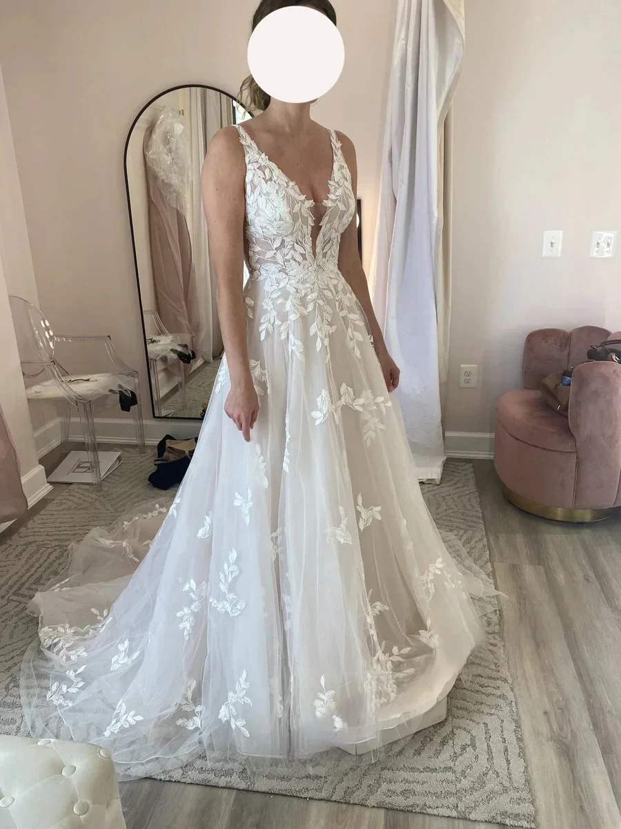 2025 vestido de novia sin mangas con cuello en V a la moda, calcomanías de encaje, vestido de novia Vintage de corte a, bata de entrenamiento de corte personalizada