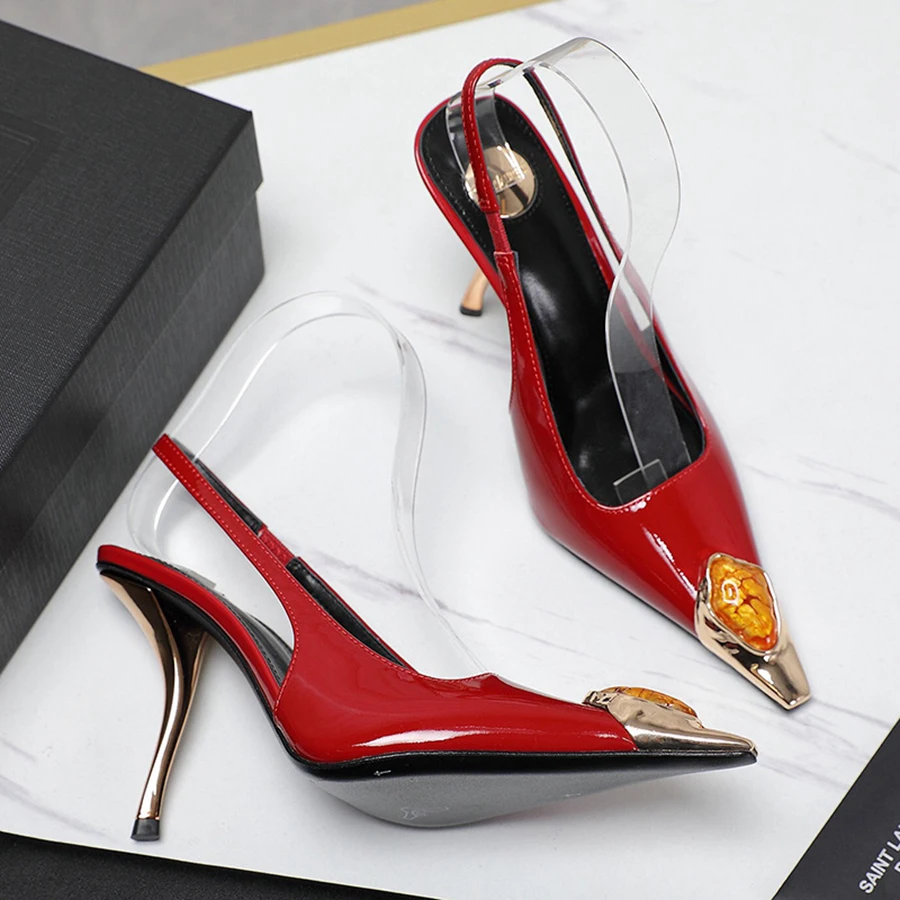 حذاء نسائي بكعب عالٍ بمزاج معدني مدبب مع صنادل مجوفة مثيرة