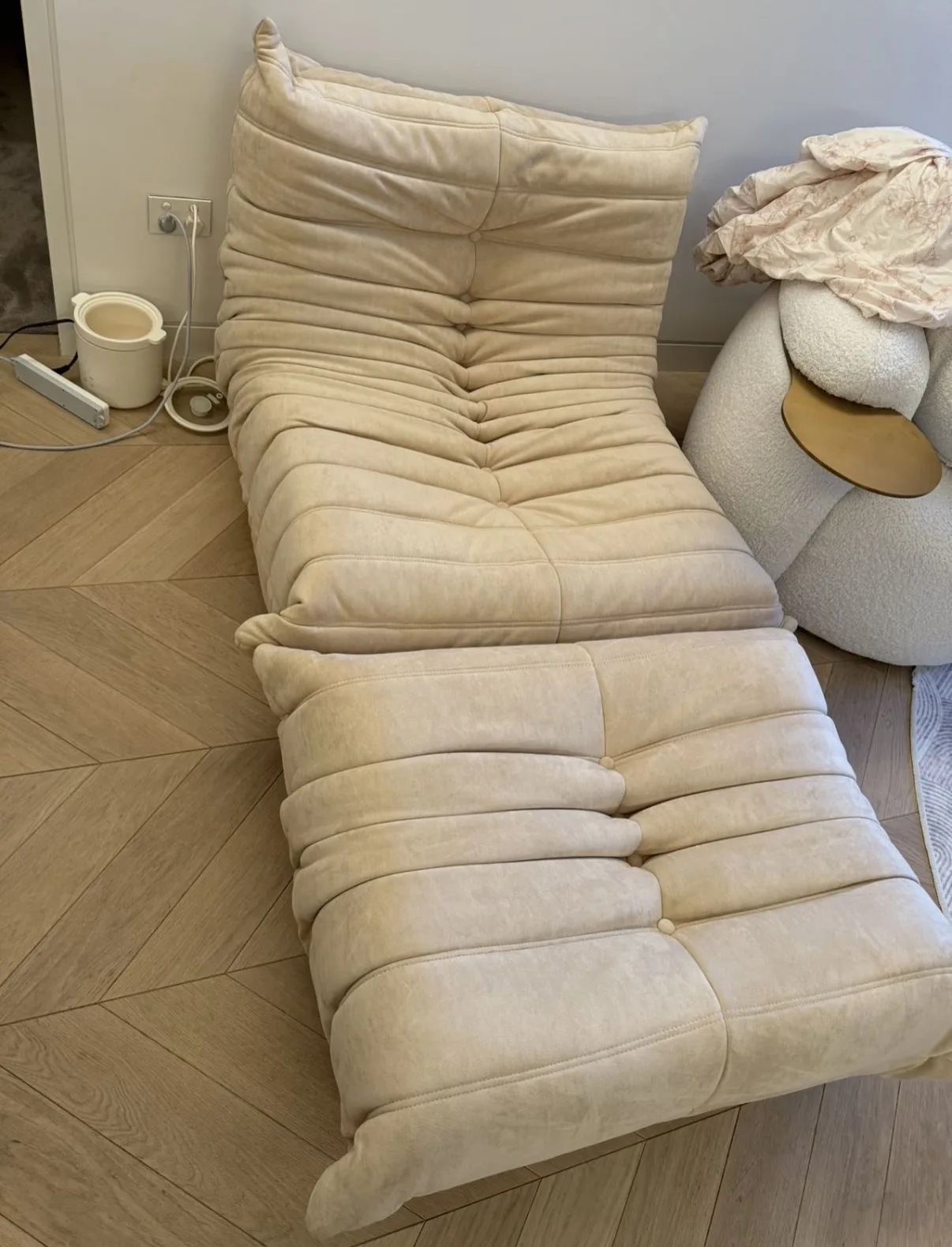 

Caterpillar sofa with foot pedals, stylish, generous, lying down after taking a shower, super comfortable watching TV