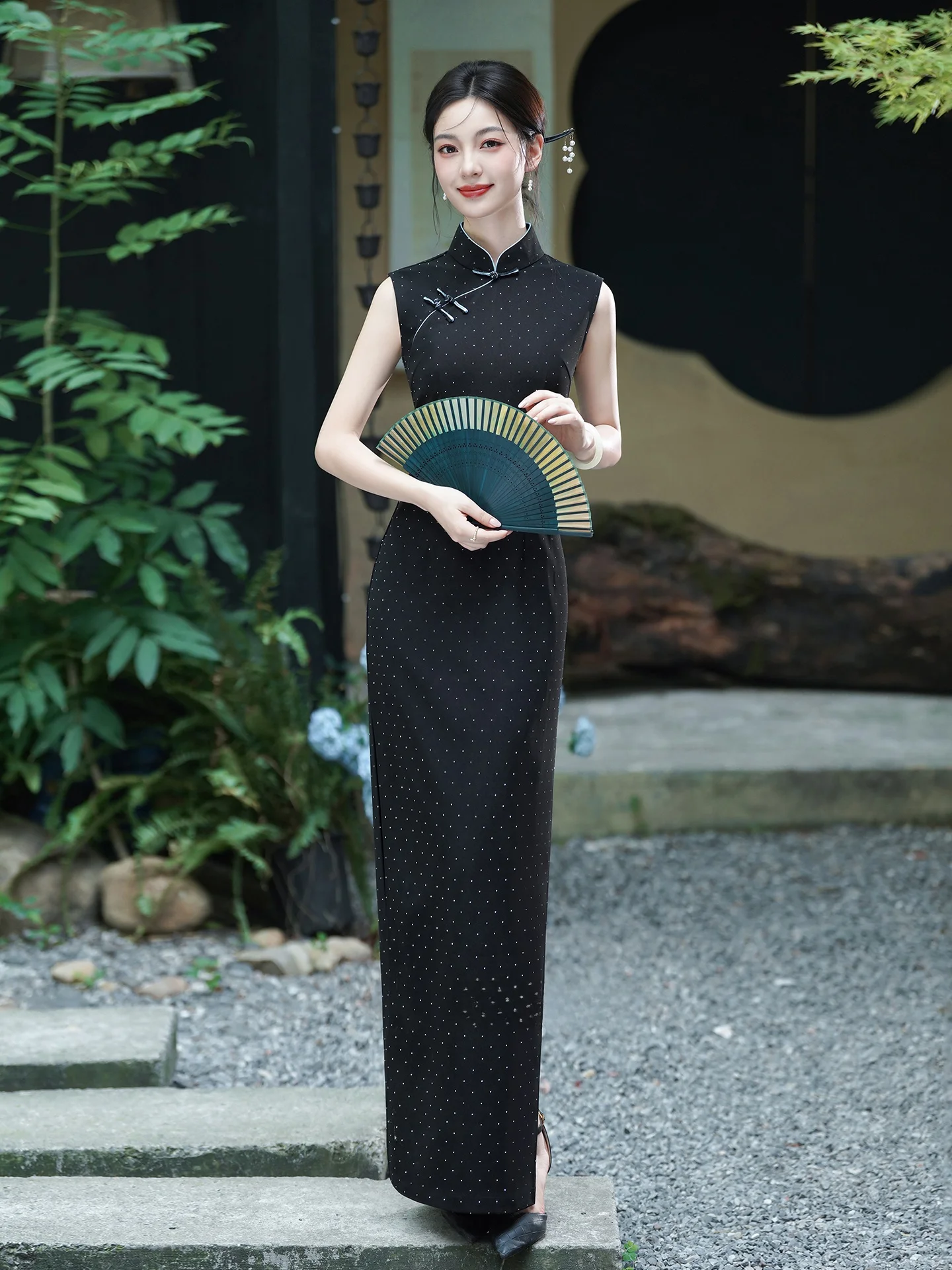 

Qitang New Style Black Sleeveless Slimming Rhinestone Retro Chinese Style Long Dress High Slit for Performance