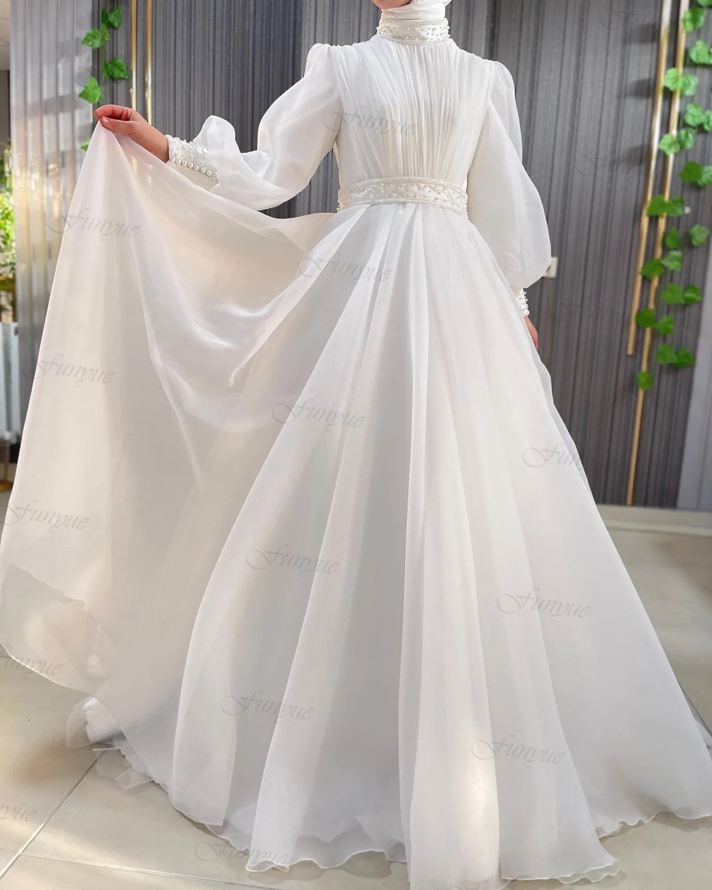 A-Line Hijab Muslim Wedding Gown 2024 Vestido De Noiva Long Sleeves High Neck Pearls Organza Dubai Arabic Bride Dress