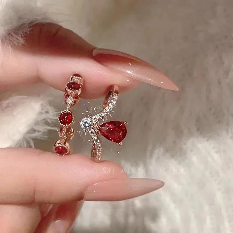 

2pcs Old School Style Red Drop Diamonds Rings Women Free Size No Fading Fashion Two Designs Beautiful Girls Rings Set