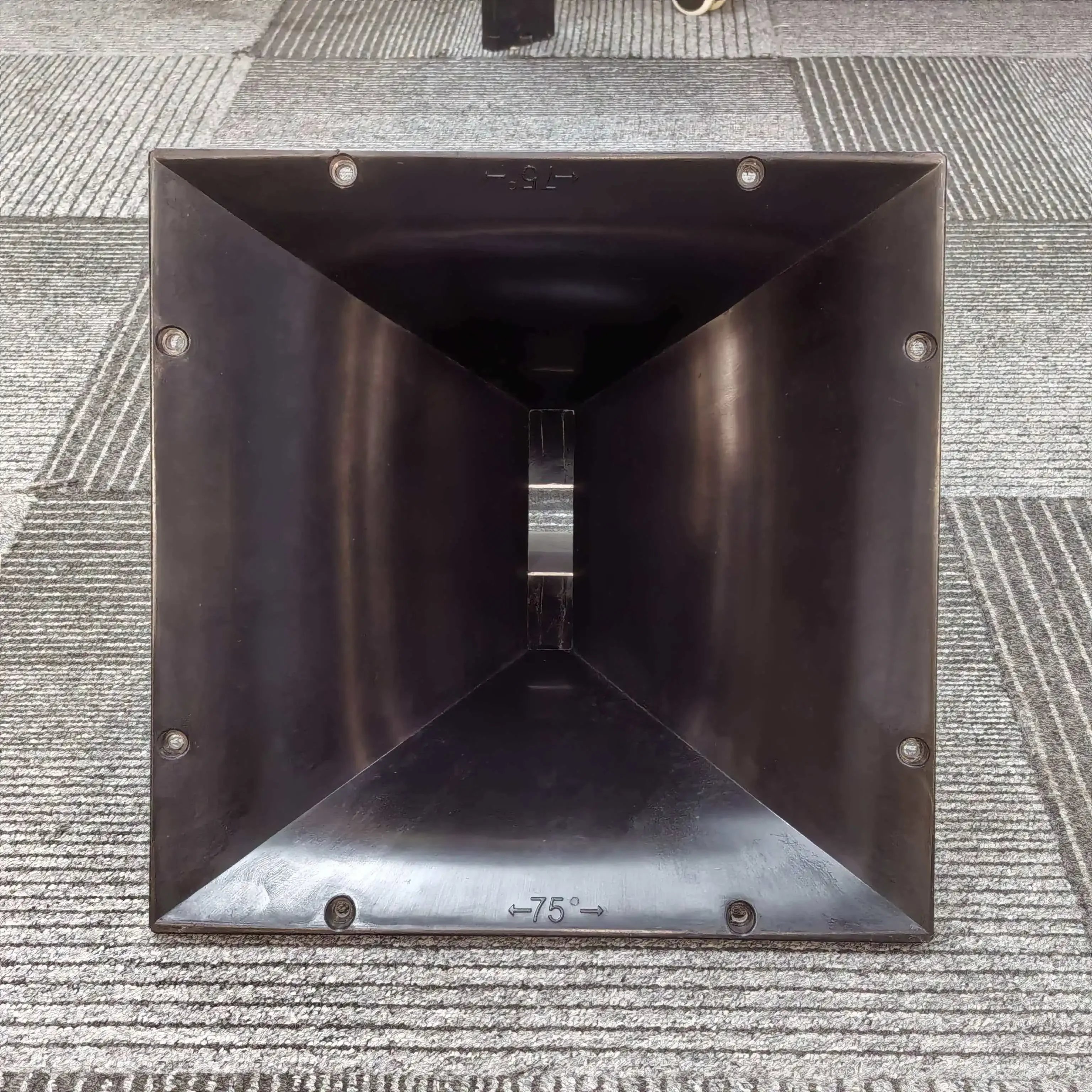 MW Audio 1,4" Fiberglas-Horn 304x304x242mm, 75 ° x50 ° Wellenleiter mit konstanter Richtwirkung, zum Anschrauben für Profi-Lautsprecher – Detail 10