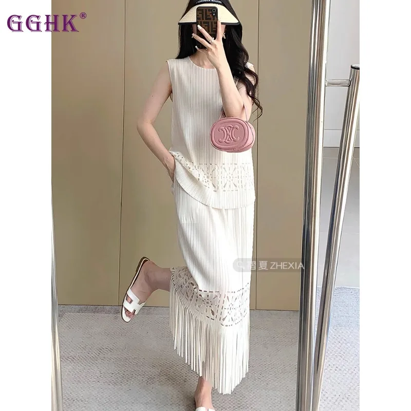

GGHK High Quality Women Suit Solid Colour Round Hollow Design T-shirt Loose Big Size Tassel Skirt 2025 Summer New Female