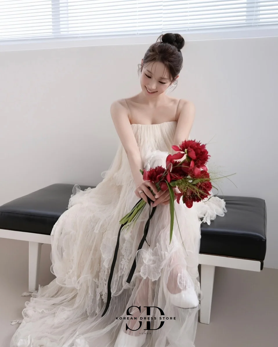 Sondr 물결 모양의 럭셔리 한국 웨딩 드레스 스파게티 스트랩 우아한 신부 리셉션 드레스 맞춤형 파티 드레스 사진 촬영