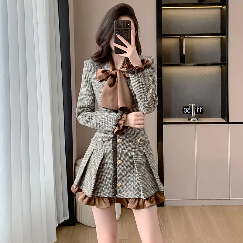 

Khaki long sleeved coarse tweed women's dress 2025 new spring and autumn bow small fragrant style pleated dress