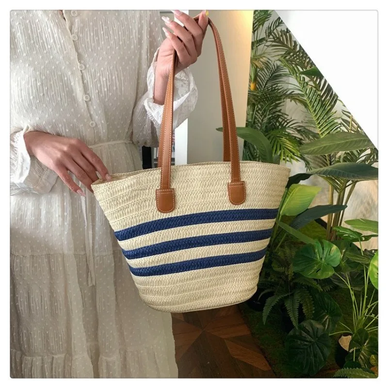 

Women's Straw Handbag Braided Circle Bag With Tassel Decor Beach Vacation Essential Lightweight For Summer Outing Boho Style