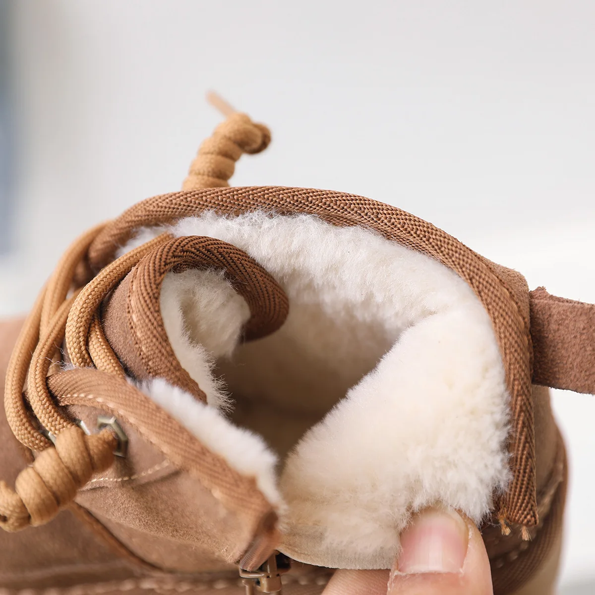 Botas de nieve para niños, botas de invierno cálidas de felpa gruesa de cuero genuino para niñas, zapatos informales antideslizantes de suela suave