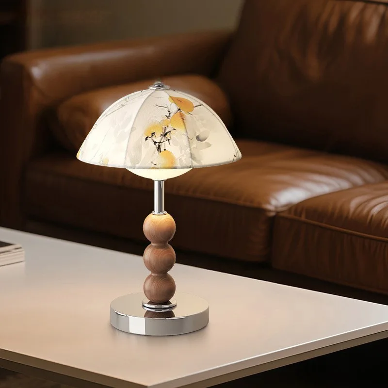 

Medieval walnut fabric bud night light French retro desk light Song's aesthetics