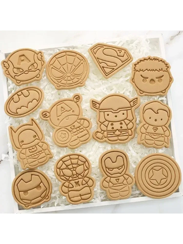 8 Stück Film-Zubehör Marvel Ausstechformen Q-Version Spiderman Hulk Ironman Captain America DIY 3D Keksausstecher Backwerkzeuge