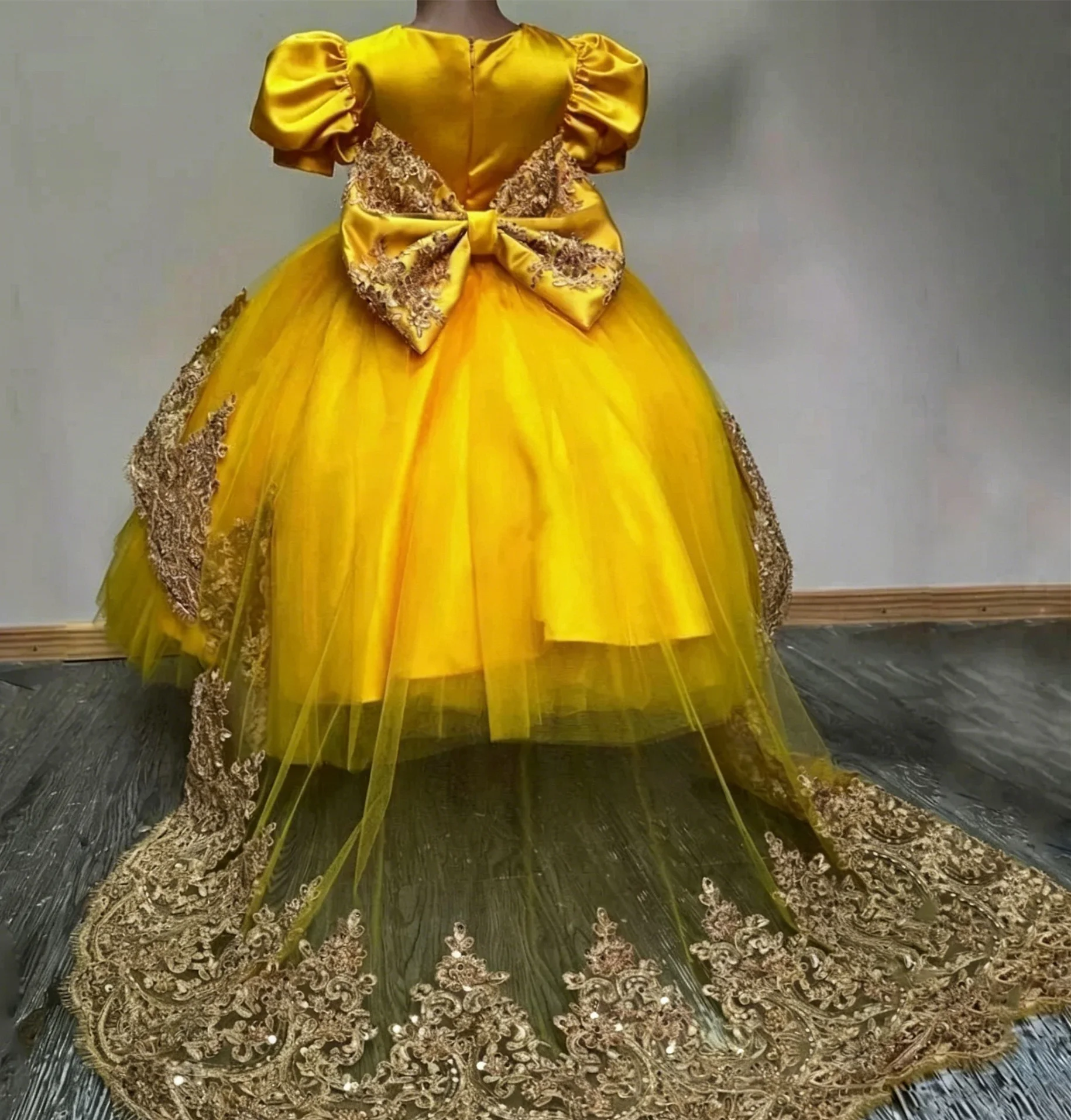 Yellow Satin Flower Girl Dress for Wedding Lace Applique Floor Lenght Kids Infant Baptism Gowns First Communion Gowns Custom