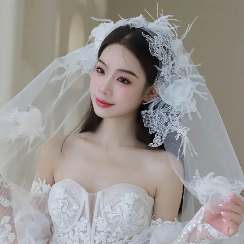 

Пряжа ручной работы с цветком и перьями, сказочная фата невесты, длинная свадебная белая пряжа, аксессуар для волос для путешествий и фотографии