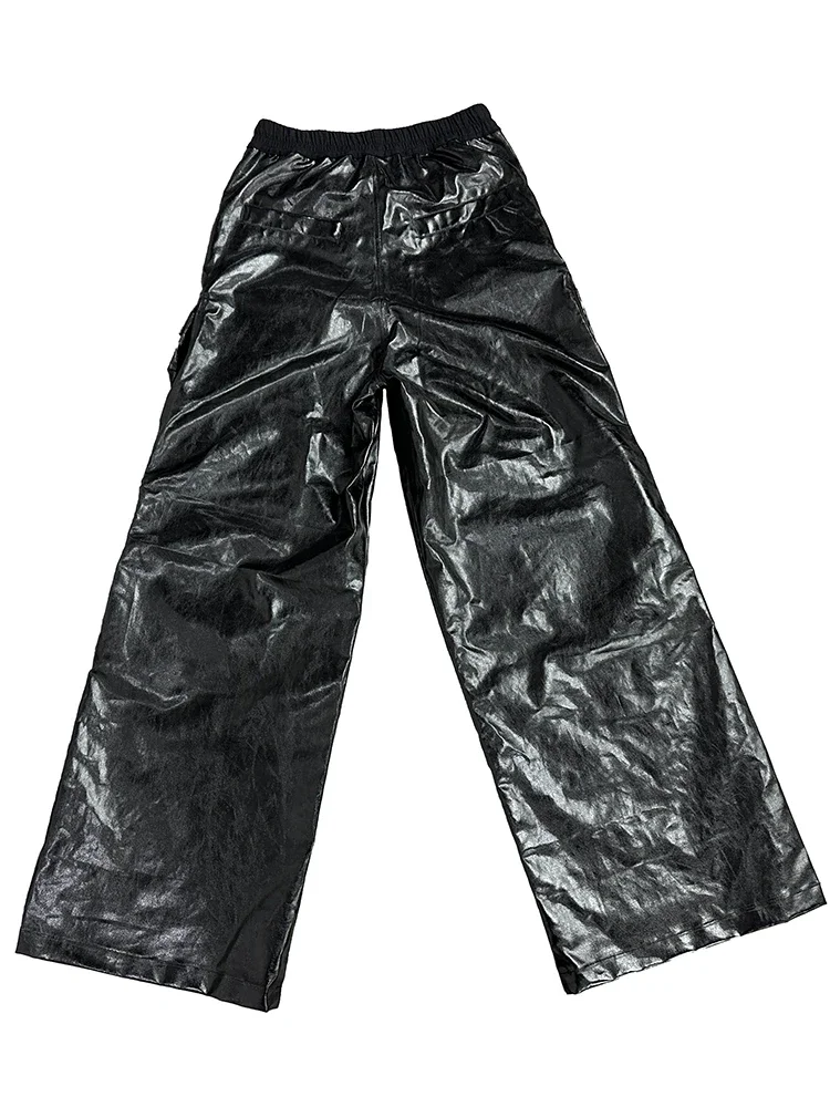 Mauroicardi 봄 가을 멋진 검은 반짝 이는 반사 Pu 가죽 넓은 다리 바지 남성용 Drawstring 허리 남성 디자이너 의류