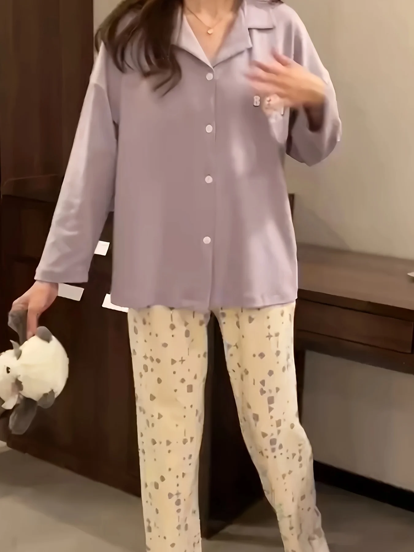 

Новый женский пижамный комплект высокого качества — простой и повседневный комплект одежды для дома。