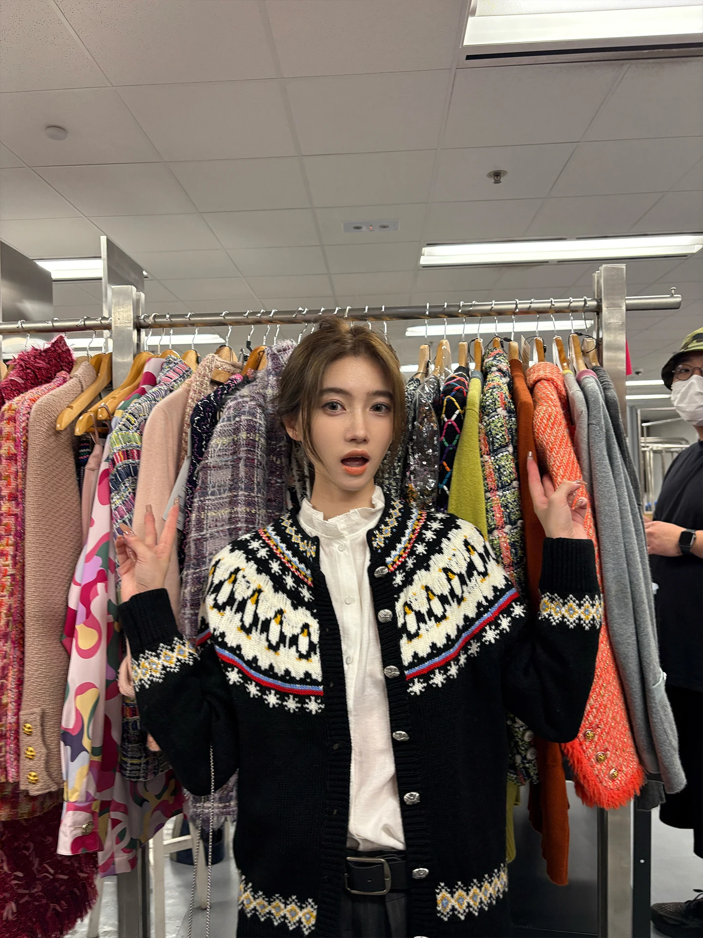 

Женский вязаный свитер Cunblvd Long Sve с металлическим синим ретро-американским шлейфом Fuzzy Elastici Faionable Oute...