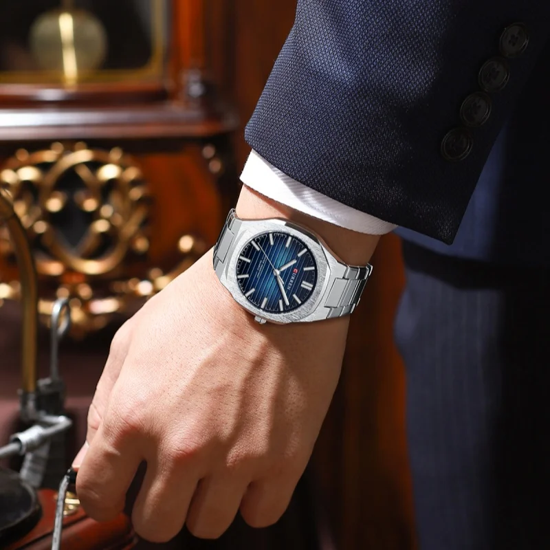 CURREN 8456 ファッションクォーツ腕時計 メンズ ビジネス 夜光 防水 ステンレススチールストラップ エレガント シンプル メンズウォッチ